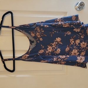 Torrid Floral V-Neck Tank Top - Size  1